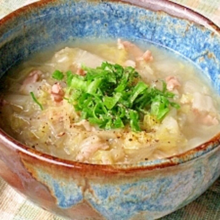 これ一皿で芯から暖まる　白菜と豚肉のスープ